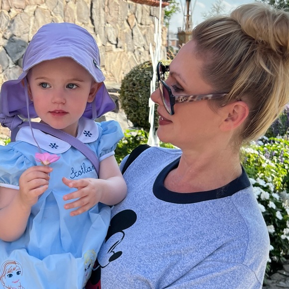 Meet your Posher, Farrah - Picture 1 of 1